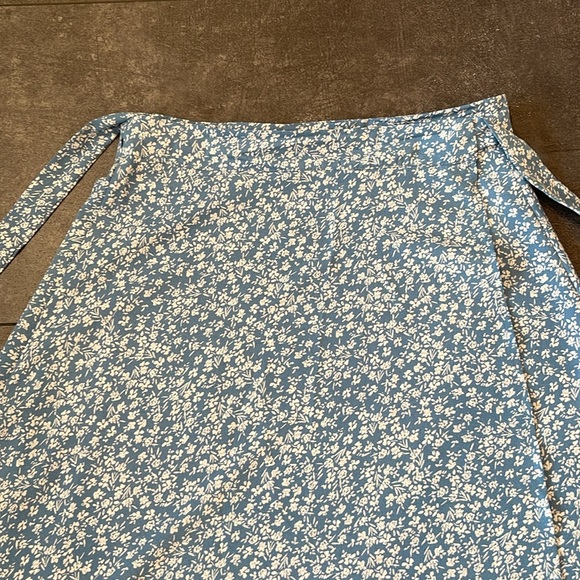 SHEIN size 6 wrap skirt - Picture 3 of 4